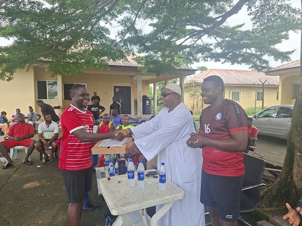 CSP Ebong Thompson Honours SP Obeten Okorn for Exemplary Service Ahead of Transfer